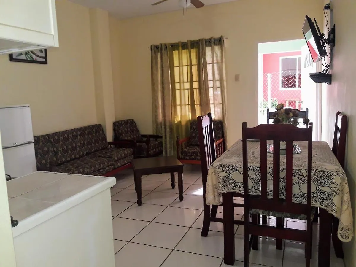 Guest house Little Flower Guesthouse Bon Accord Village